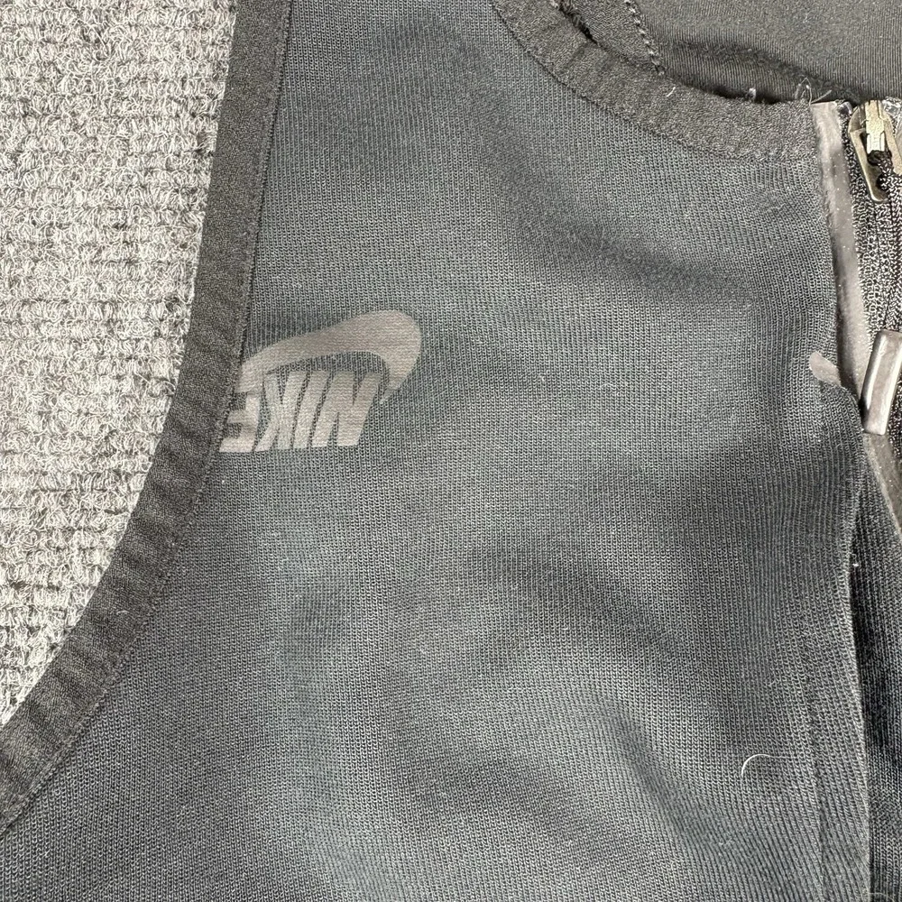 Nike Sportswear Tech Fleece Cropped Tank Top Black CD4201-010 Rare Size‎ S Gym